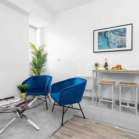 Modern Apartment In Brierley Hill - Secure Parking - Wifi & Netflix - Excellent Value - 11O Zewnętrze zdjęcie