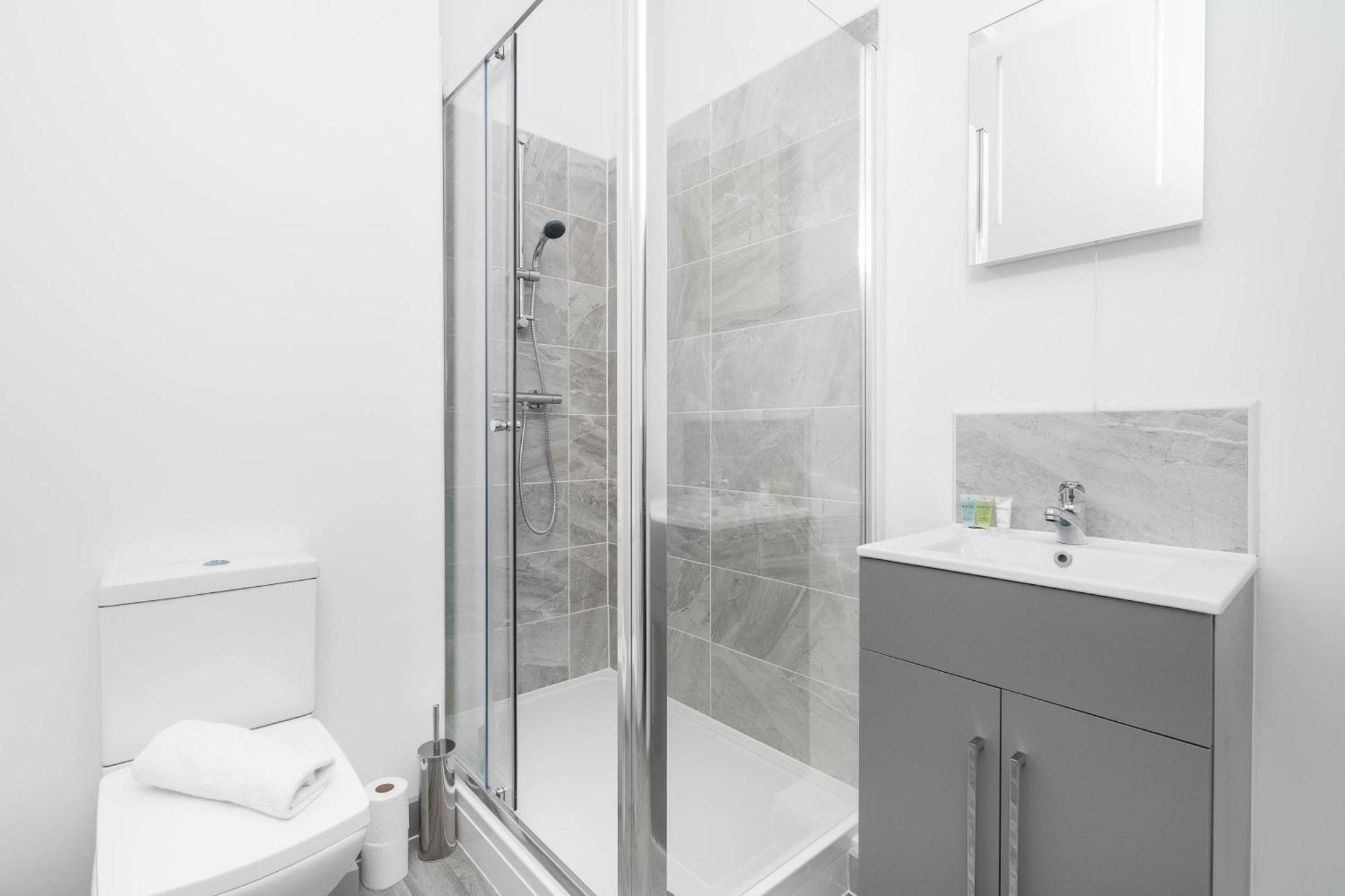 Modern Apartment In Brierley Hill - Secure Parking - Wifi & Netflix - Excellent Value - 11O Zewnętrze zdjęcie